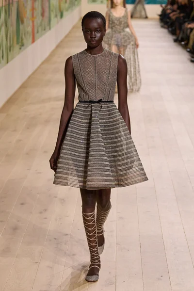 Look 54